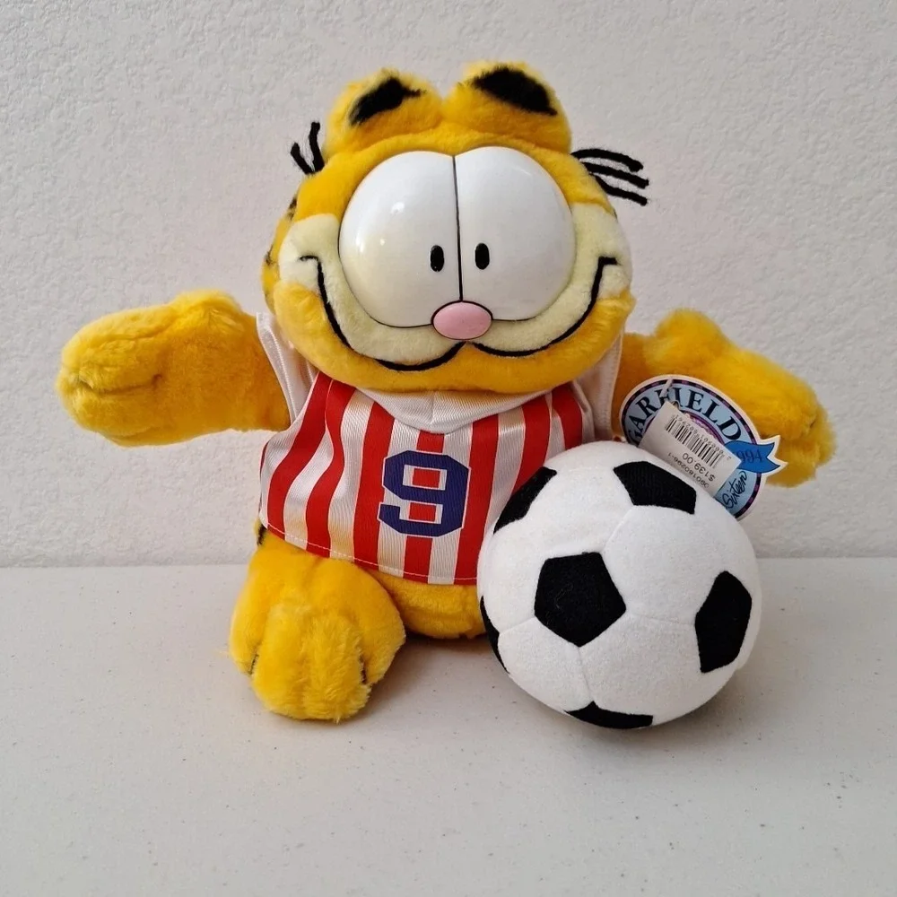 RARE Vintage 1994 PAWS D&G Enterprise Garfield Soccer #9 w/Ball Plush NWT - Picture 2 of 12